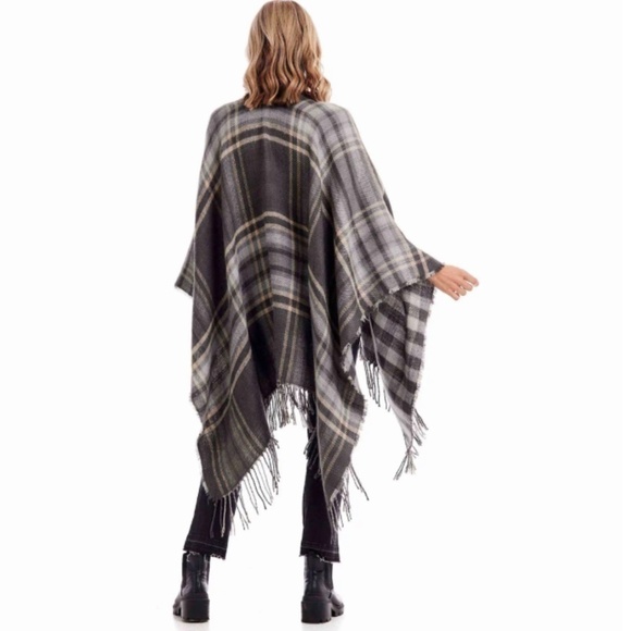 Mud Pie Reversible Poncho NWT acrylic polyester blend grey and beige - Picture 7 of 7